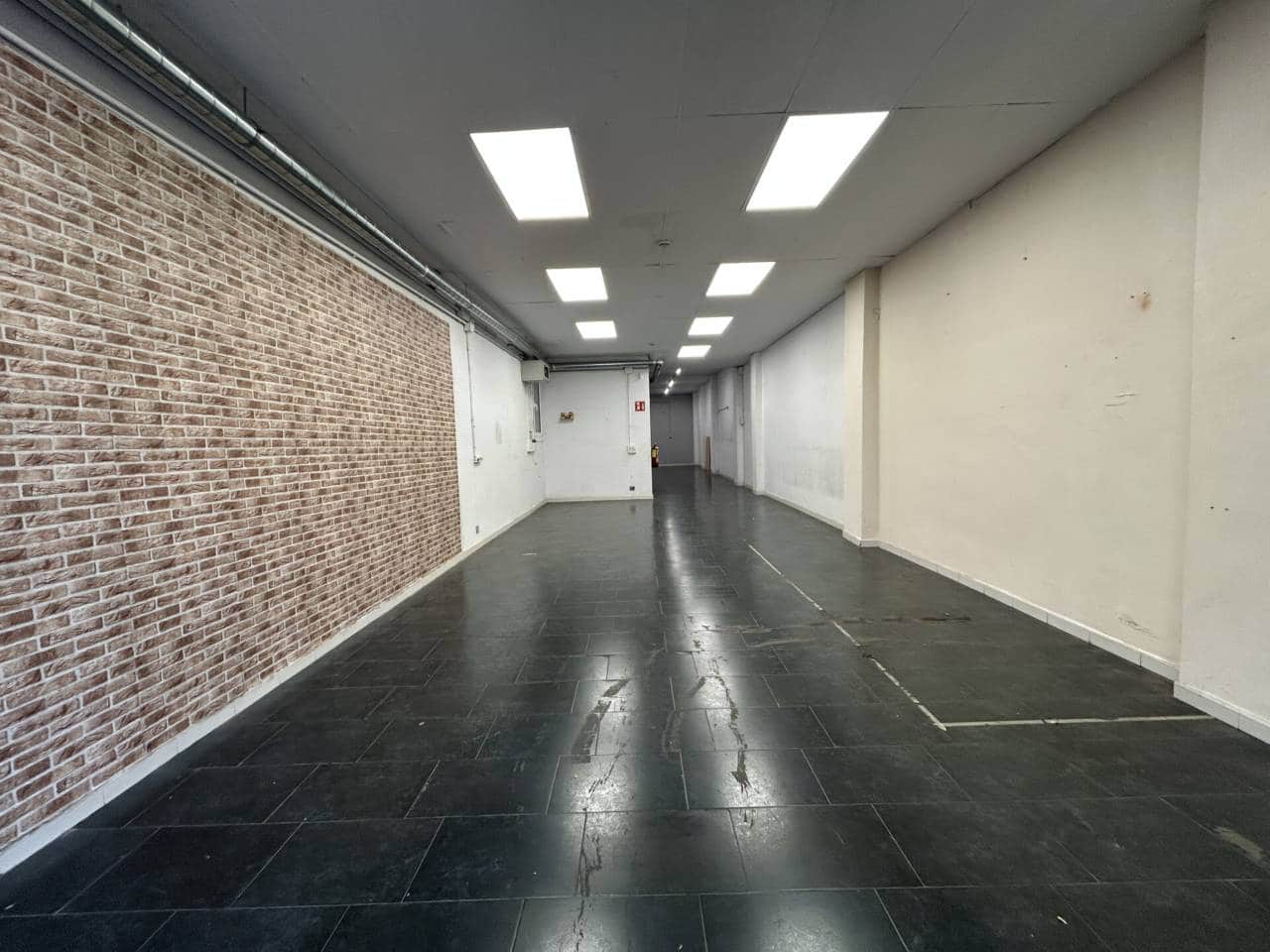 Erhverv til leje i Barcelona by - € 2.200 (Ref: 9535399)