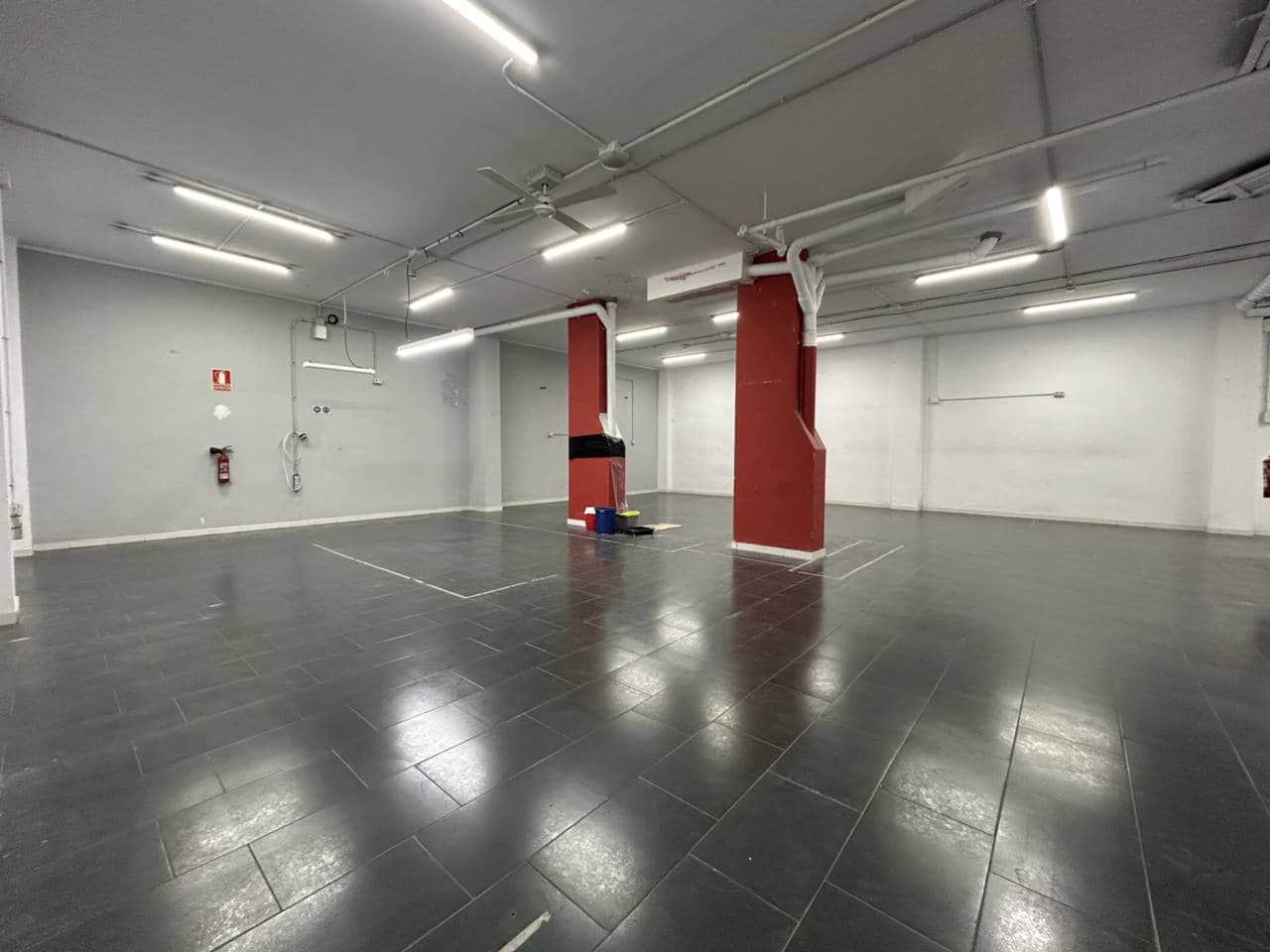 Erhverv til leje i Barcelona by - € 2.200 (Ref: 9535399)