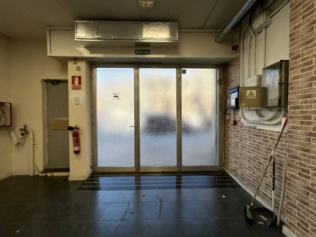 Erhverv til leje i Barcelona by - € 2.200 (Ref: 9535399)