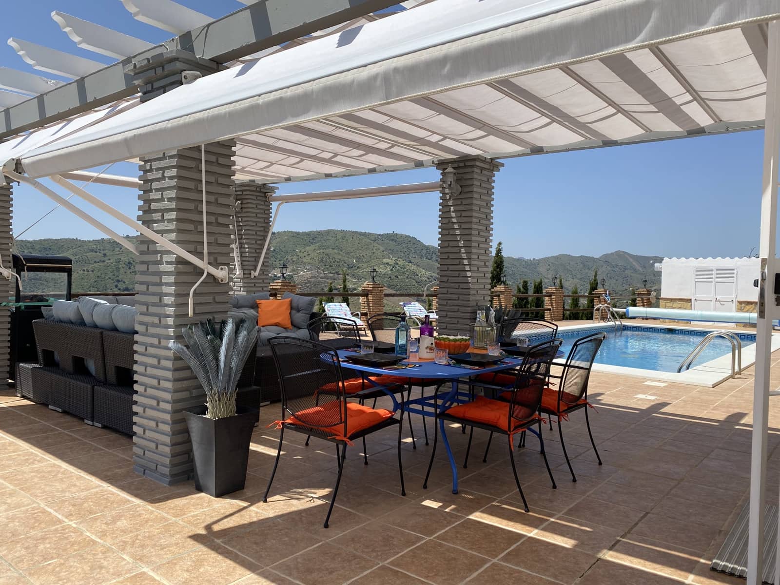 4 quarto Moradia para venda em Canillas de Aceituno com piscina garagem - 949 000 € (Ref: 10019682)