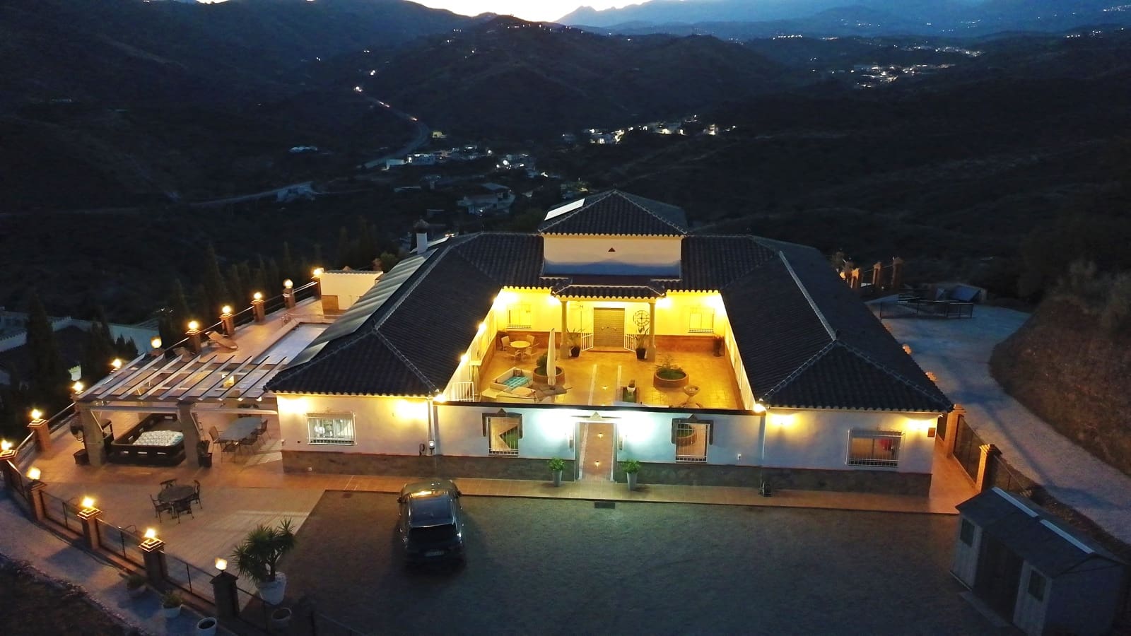 4 quarto Moradia para venda em Canillas de Aceituno com piscina garagem - 949 000 € (Ref: 10019682)