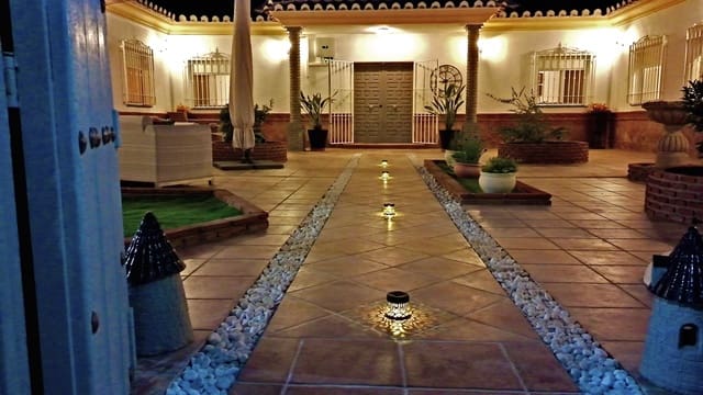 4 quarto Moradia para venda em Canillas de Aceituno com piscina garagem - 949 000 € (Ref: 10019682)