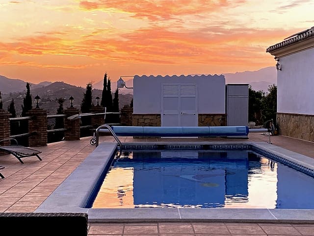 4 quarto Moradia para venda em Canillas de Aceituno com piscina garagem - 949 000 € (Ref: 10019682)