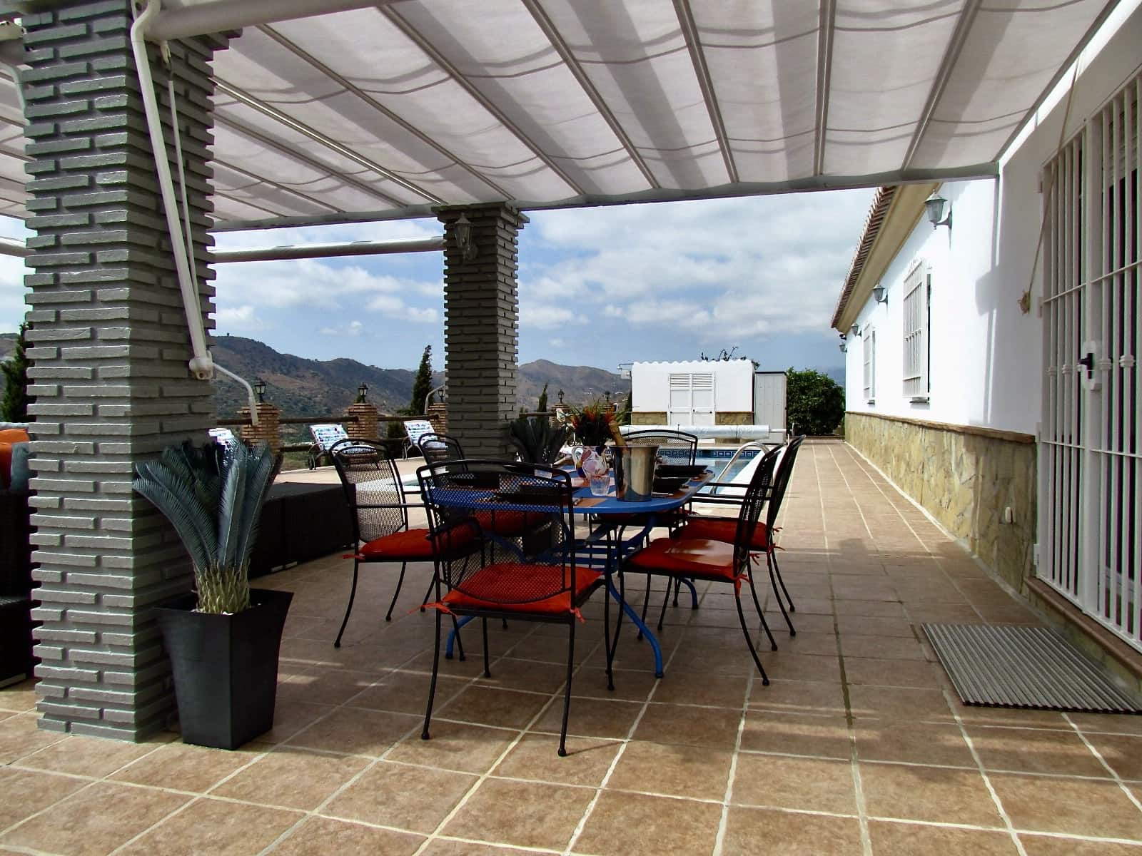 4 bedroom Villa for sale in Canillas de Aceituno with pool garage - € 995,000 (Ref: 9444578)