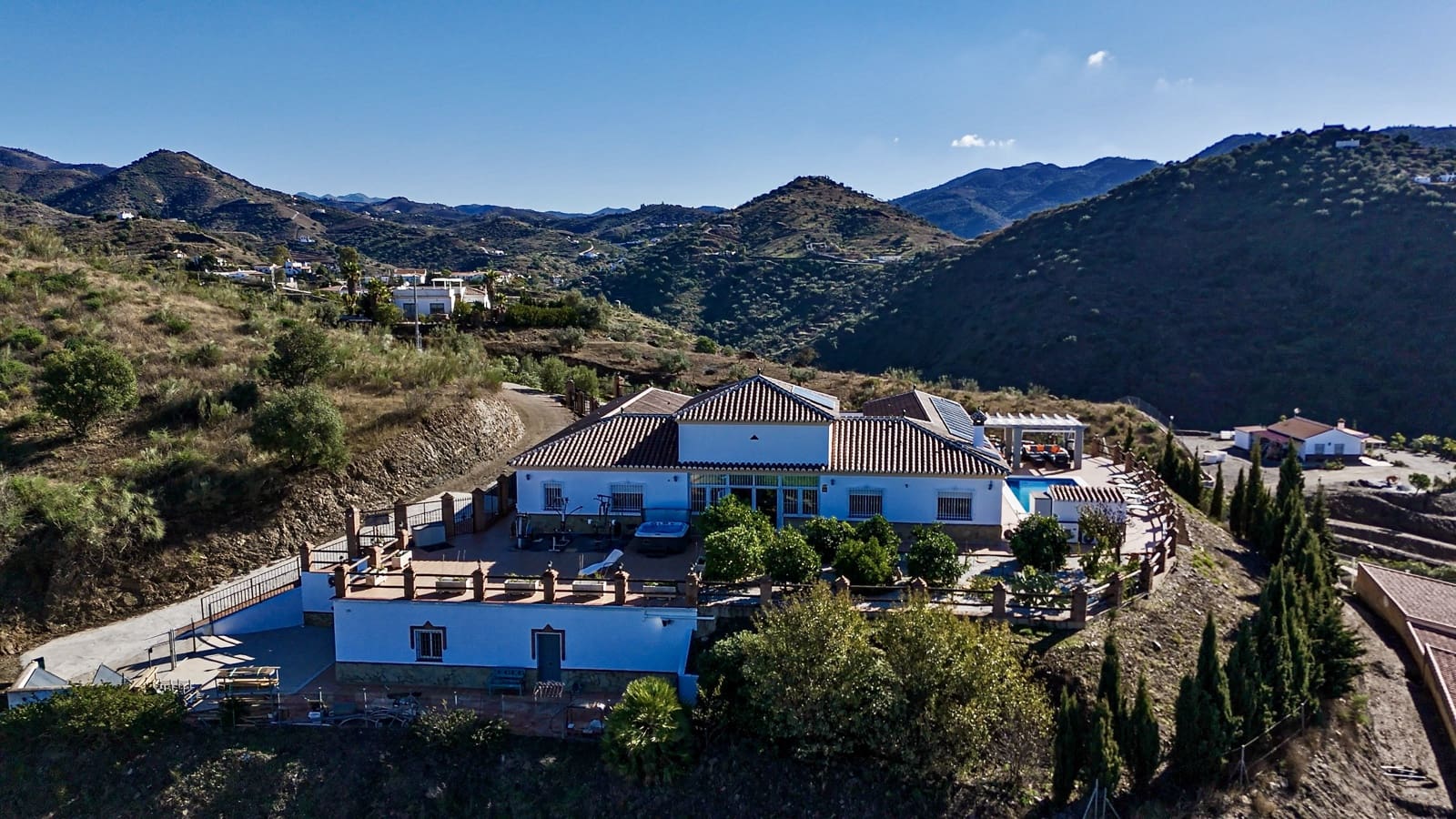 4 bedroom Villa for sale in Canillas de Aceituno with pool garage - € 995,000 (Ref: 9444578)