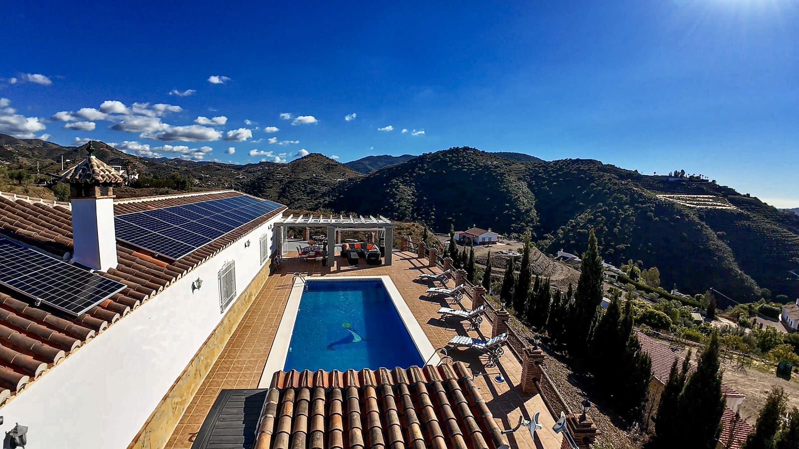 4 bedroom Villa for sale in Canillas de Aceituno with pool garage - € 995,000 (Ref: 9444578)