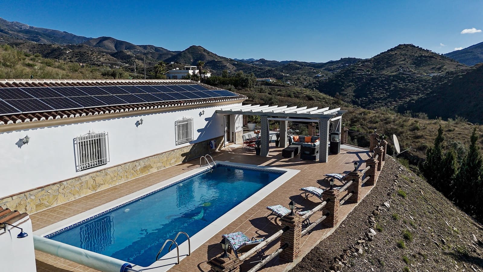 4 bedroom Villa for sale in Canillas de Aceituno with pool garage - € 995,000 (Ref: 9444578)