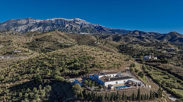 4 bedroom Villa for sale in Canillas de Aceituno with pool garage - € 995,000 (Ref: 9444578)