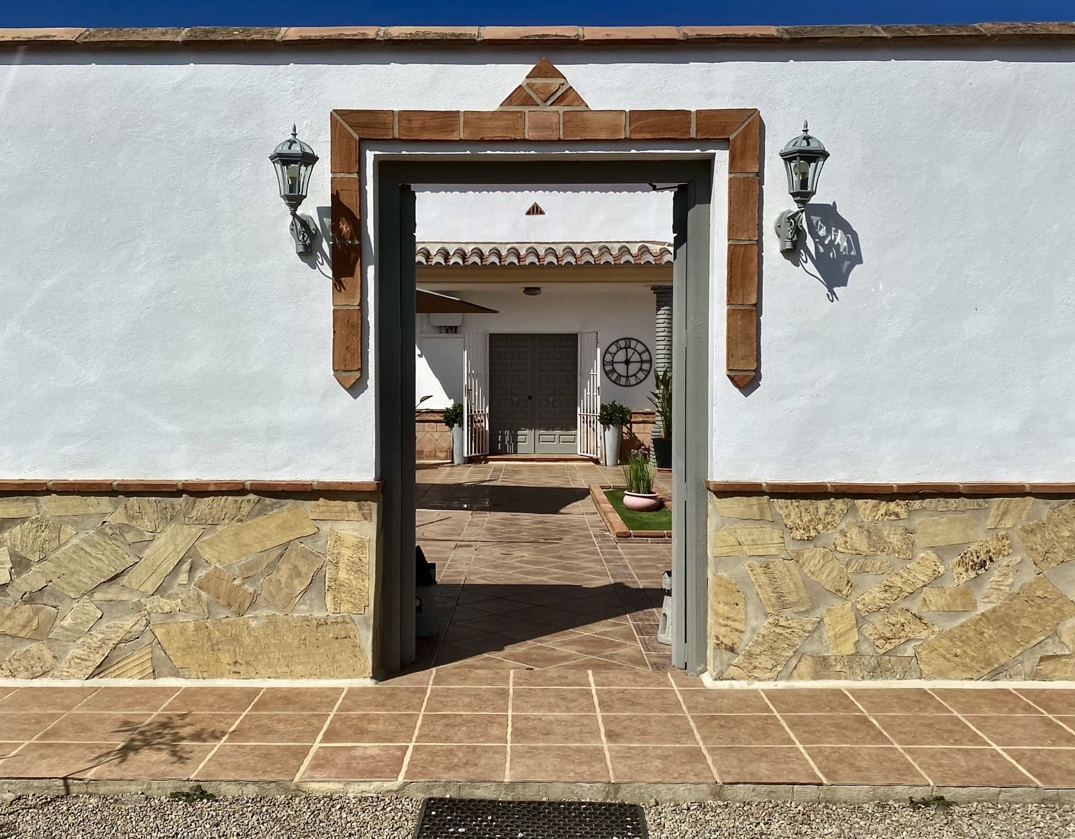 4 bedroom Villa for sale in Canillas de Aceituno with pool garage - € 995,000 (Ref: 9444578)