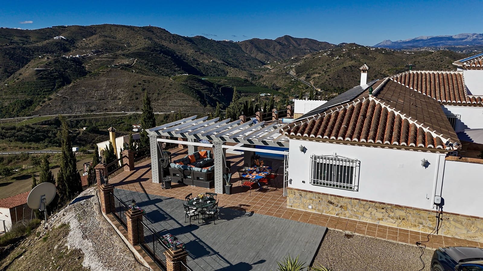4 bedroom Villa for sale in Canillas de Aceituno with pool garage - € 995,000 (Ref: 9444578)