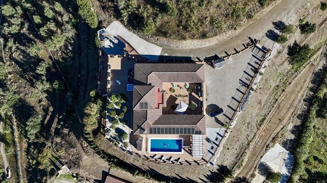 4 bedroom Villa for sale in Canillas de Aceituno with pool garage - € 995,000 (Ref: 9444578)