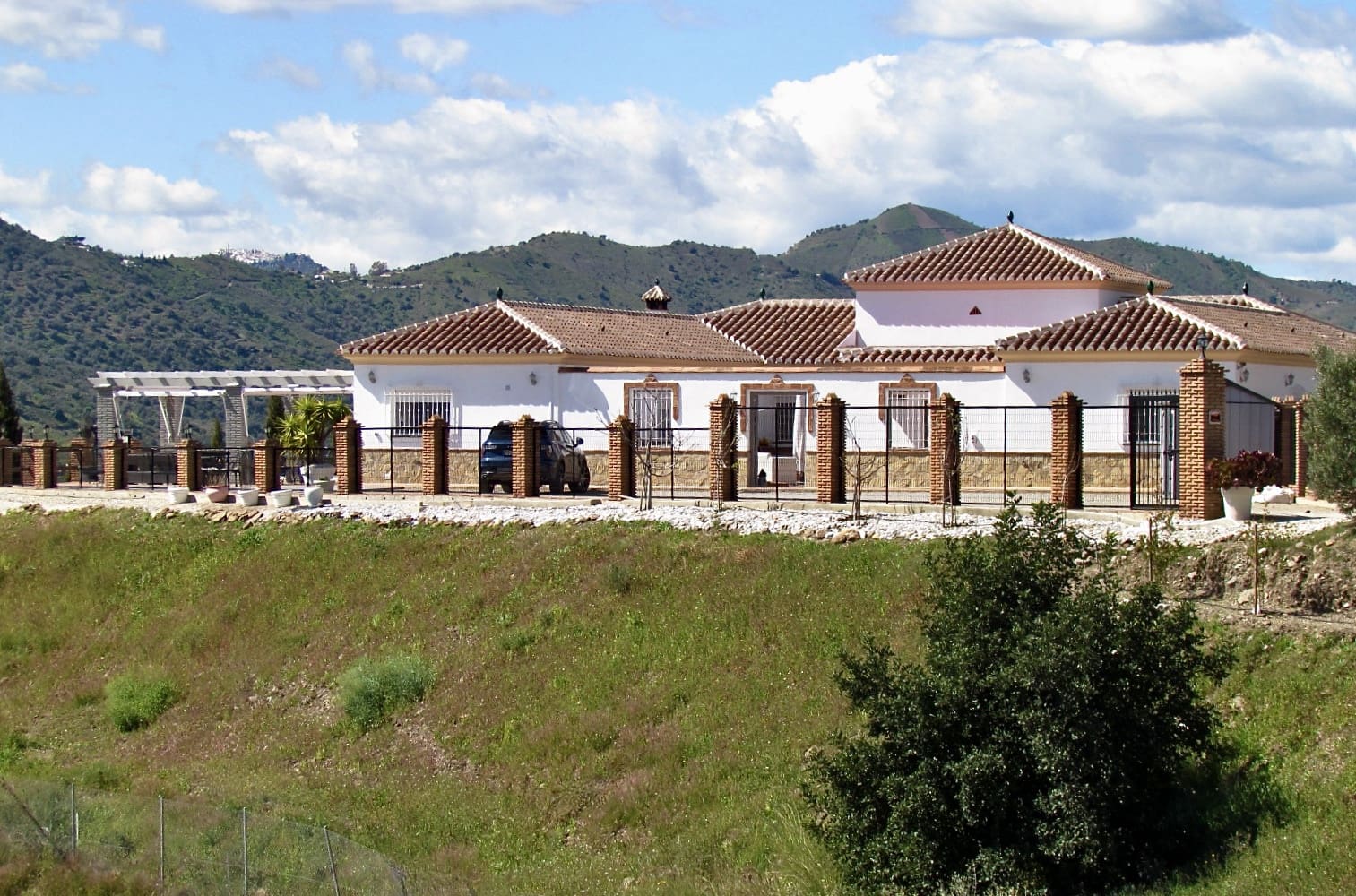 4 bedroom Villa for sale in Canillas de Aceituno with pool garage - € 995,000 (Ref: 9691449)