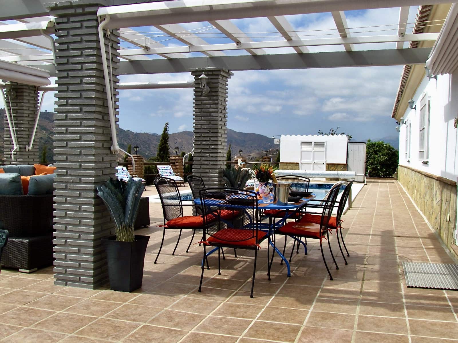 4 bedroom Villa for sale in Canillas de Aceituno with pool garage - € 995,000 (Ref: 9691449)