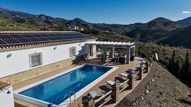 4 soverom Villa til salgs i Canillas de Aceituno med svømmebasseng garasje - € 995 000 (Ref: 9691449)