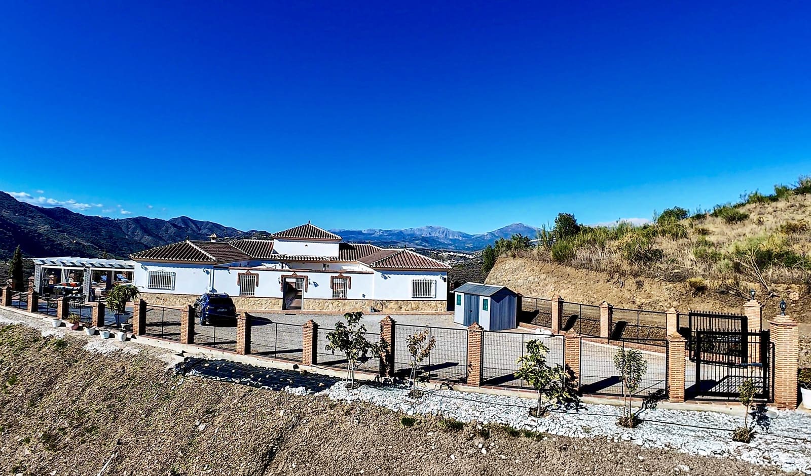 4 bedroom Villa for sale in Canillas de Aceituno with pool garage - € 995,000 (Ref: 9691449)