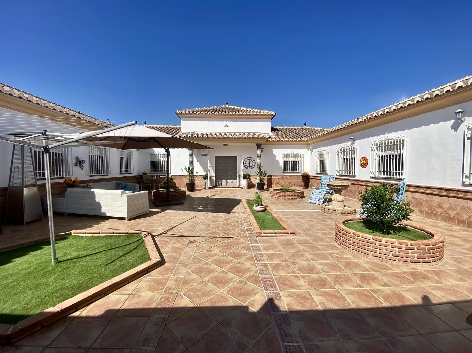 4 bedroom Villa for sale in Canillas de Aceituno with pool garage - € 995,000 (Ref: 9691449)