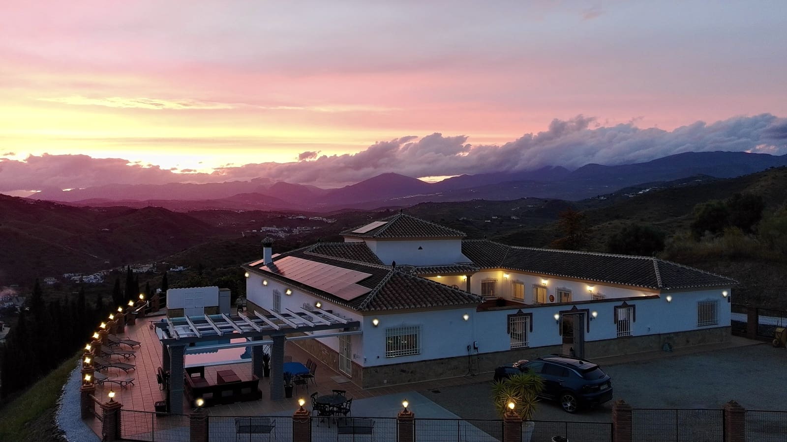 4 bedroom Villa for sale in Canillas de Aceituno with pool garage - € 995,000 (Ref: 9691449)
