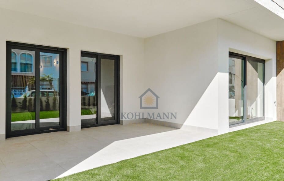 2 Zimmer Apartment zu verkaufen in La Veleta mit Pool Garage - 370.000 € (Ref: 9583454)