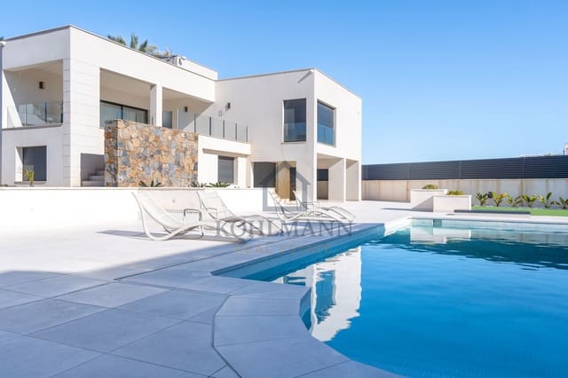 Casa de 5 habitaciones en La Veleta, Torrevieja en venta con piscina - 1.490.000 € (Ref: 9628259)