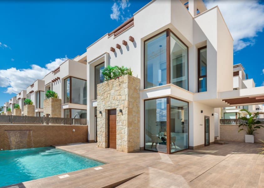 Bungalow de 3 habitaciones en Los Montesinos en venta con piscina - 485.000 € (Ref: 9700049)