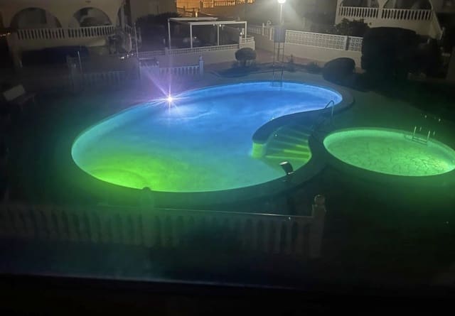 2 quarto Bungalow para venda em Benijófar com piscina - 229 000 € (Ref: 9745476)