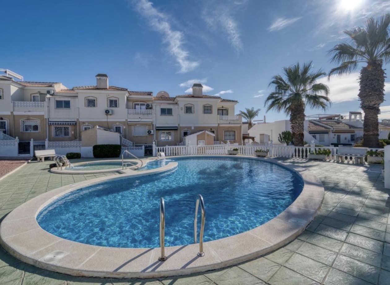 2 quarto Bungalow para venda em Benijofar com piscina - 229 000 € (Ref: 9745476)