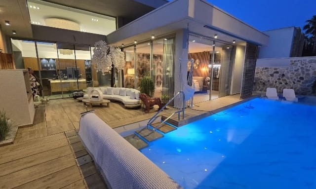 4 soveværelse Villa til salg i Benijófar med swimmingpool - € 1.250.000 (Ref: 9798397)