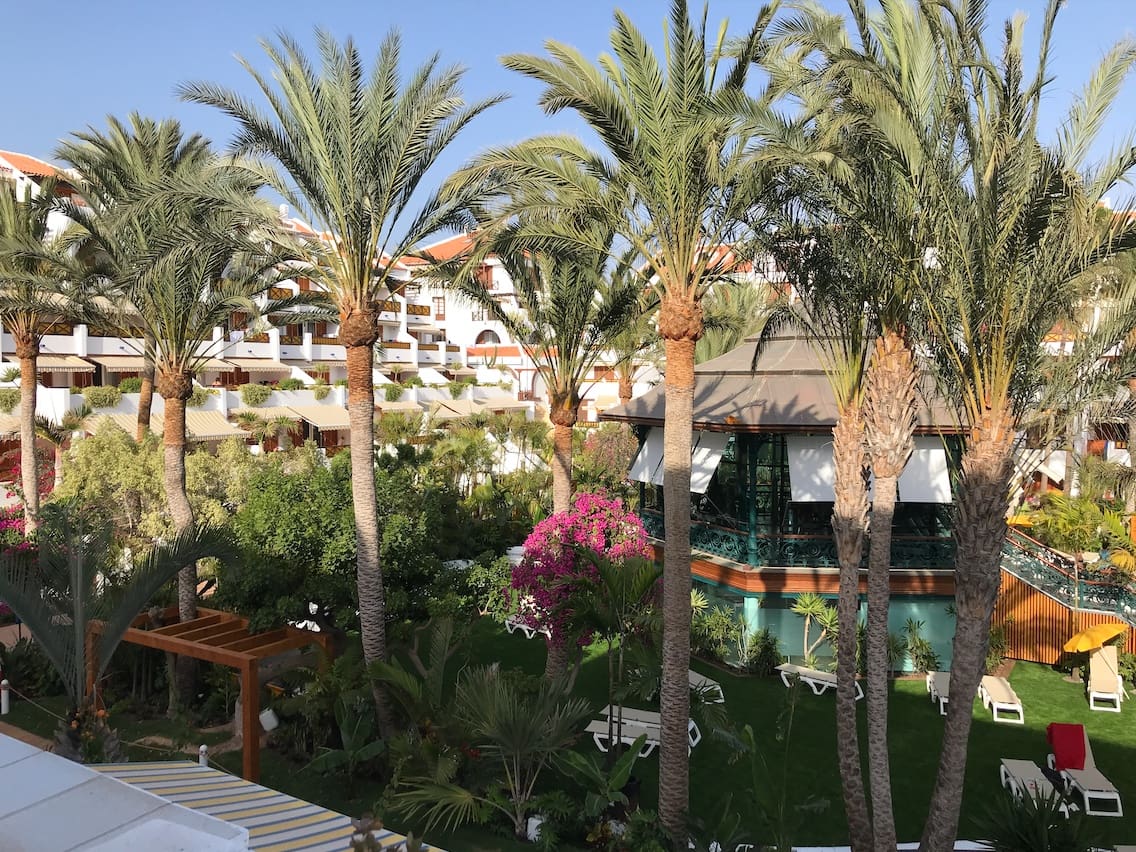 1 bedroom Flat for sale in Playa de las Americas with pool - € 359,000 (Ref: 9448527)