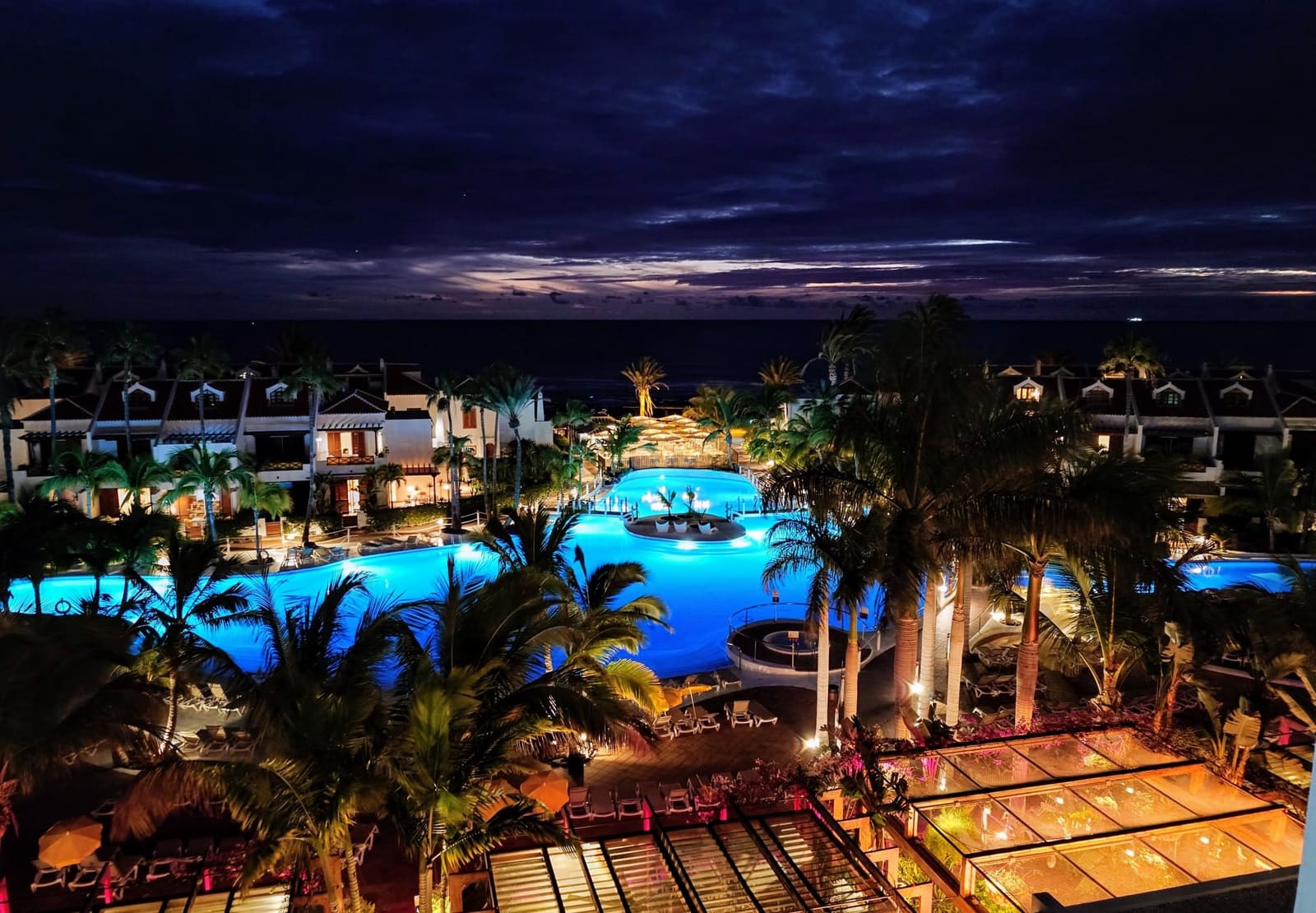 1 bedroom Flat for sale in Playa de las Americas with pool - € 359,000 (Ref: 9448527)