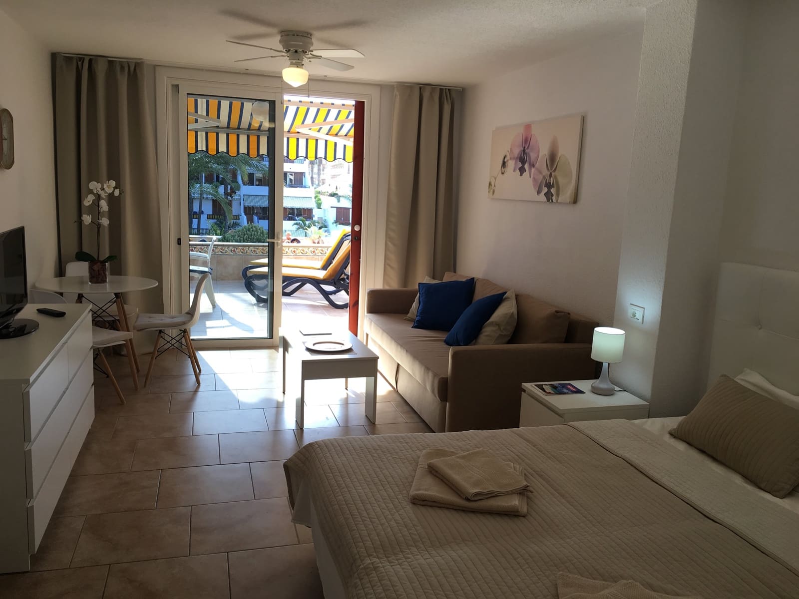 1 bedroom Flat for sale in Playa de las Americas with pool - € 359,000 (Ref: 9448527)
