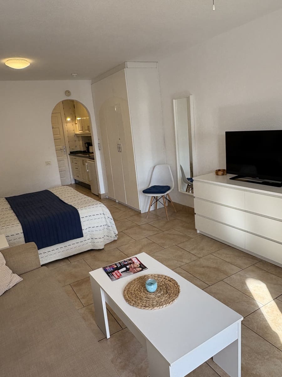 1 bedroom Flat for sale in Playa de las Americas with pool - € 359,000 (Ref: 9448527)