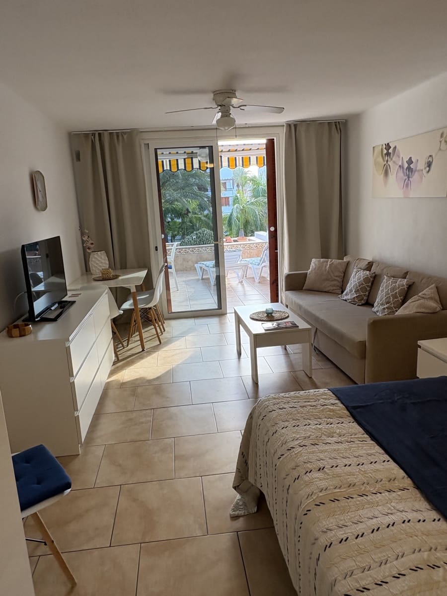 1 bedroom Flat for sale in Playa de las Americas with pool - € 359,000 (Ref: 9448527)