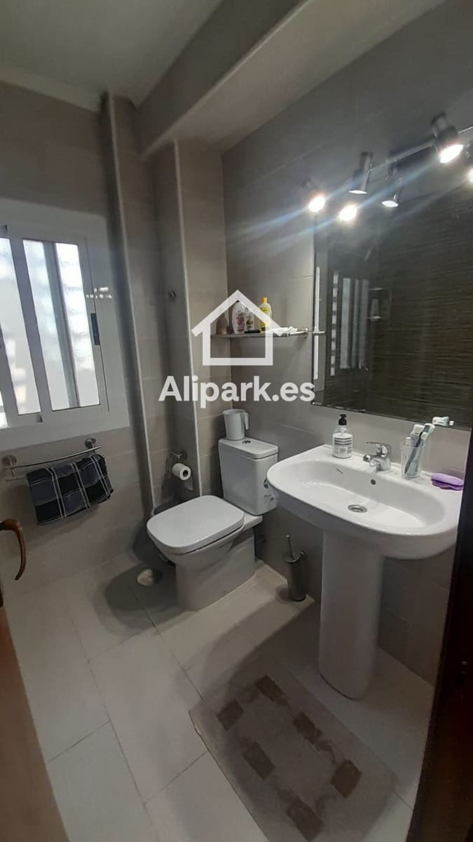 4 chambre Appartement à vendre à Alicante ville - 190 000 € (Ref: 9453313)