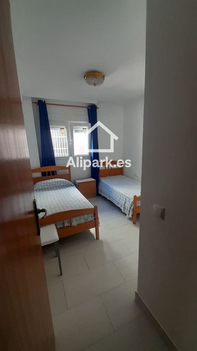 4 chambre Appartement à vendre à Alicante ville - 190 000 € (Ref: 9453313)