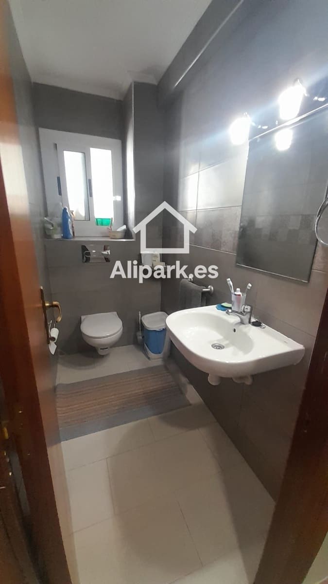 4 chambre Appartement à vendre à Alicante ville - 190 000 € (Ref: 9453313)