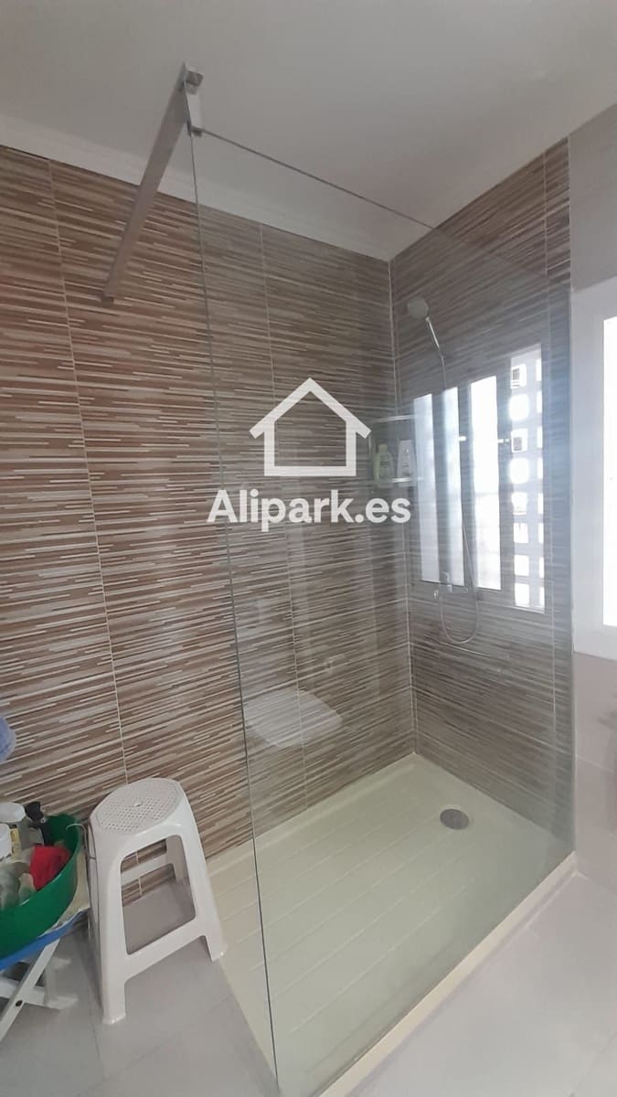 4 chambre Appartement à vendre à Alicante ville - 190 000 € (Ref: 9453313)