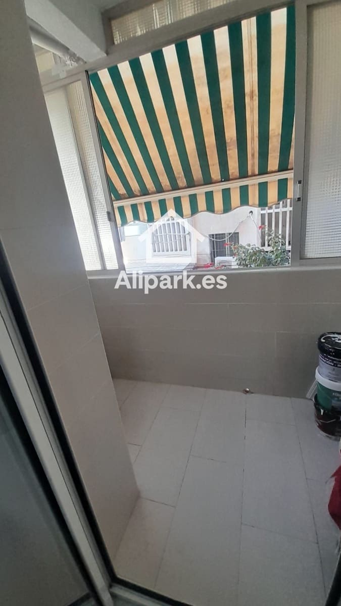 4 chambre Appartement à vendre à Alicante ville - 190 000 € (Ref: 9453313)