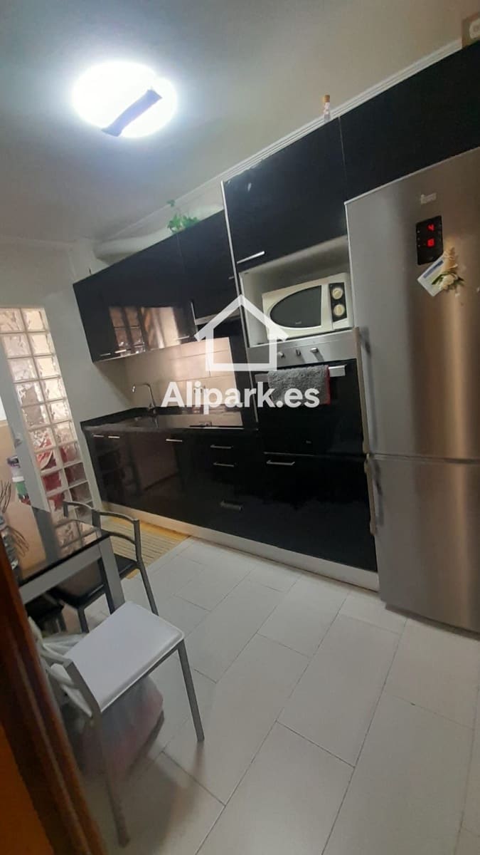 4 chambre Appartement à vendre à Alicante ville - 190 000 € (Ref: 9453313)