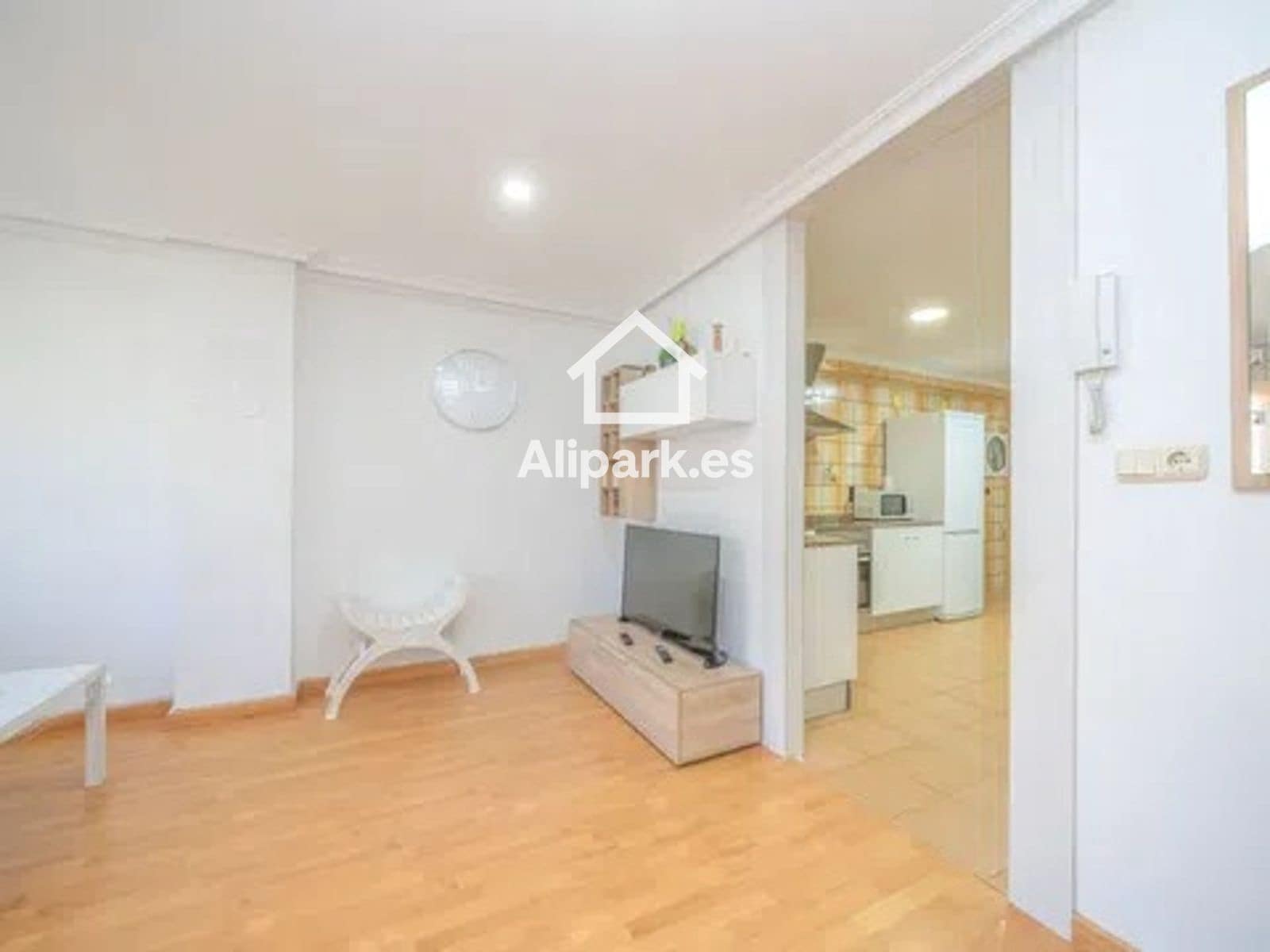 2 bedroom Flat for sale in Alicante / Alacant city - € 250,000 (Ref: 9453322)