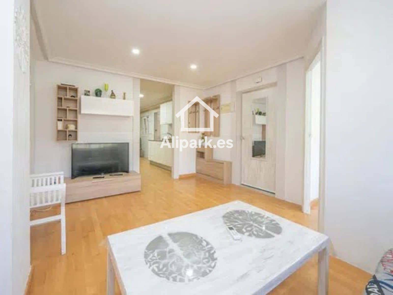 2 bedroom Flat for sale in Alicante / Alacant city - € 250,000 (Ref: 9453322)