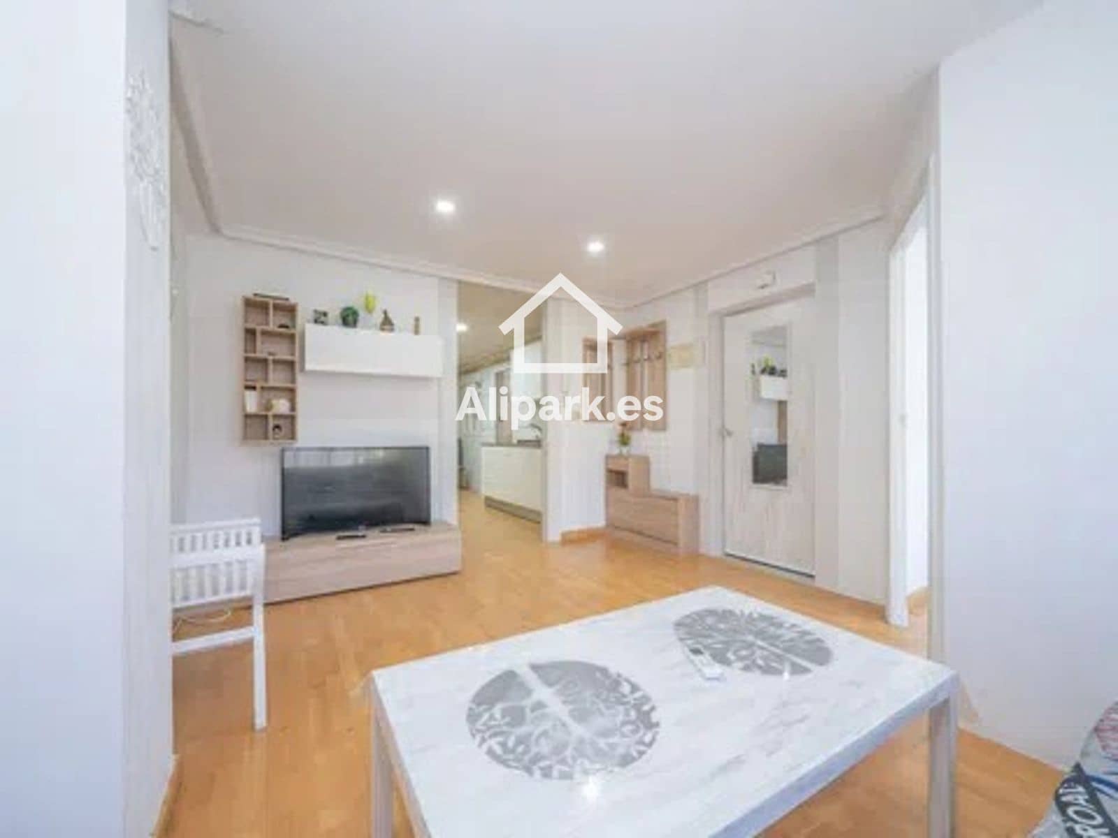 2 bedroom Flat for sale in Alicante / Alacant city - € 250,000 (Ref: 9453322)