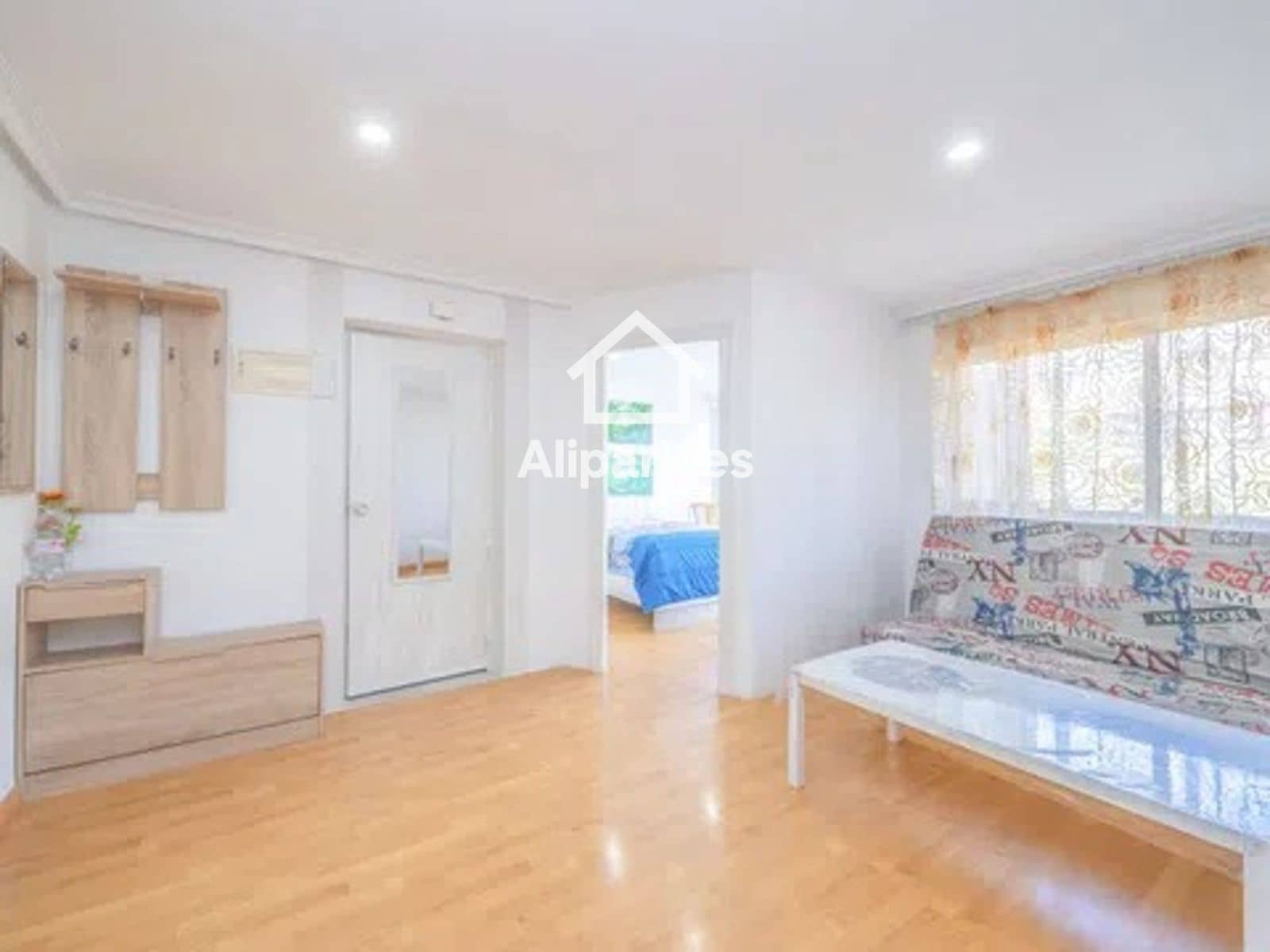 2 bedroom Flat for sale in Alicante / Alacant city - € 250,000 (Ref: 9453322)