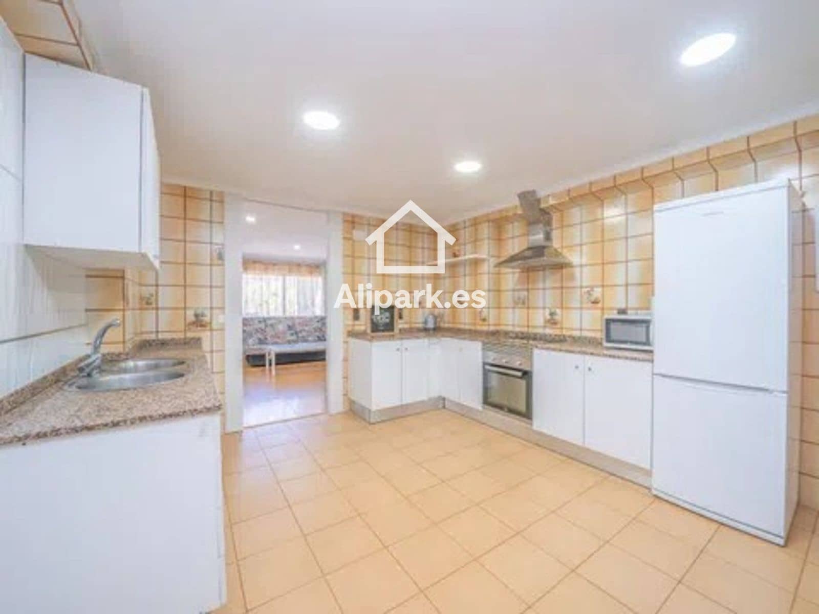 2 bedroom Flat for sale in Alicante / Alacant city - € 250,000 (Ref: 9453322)