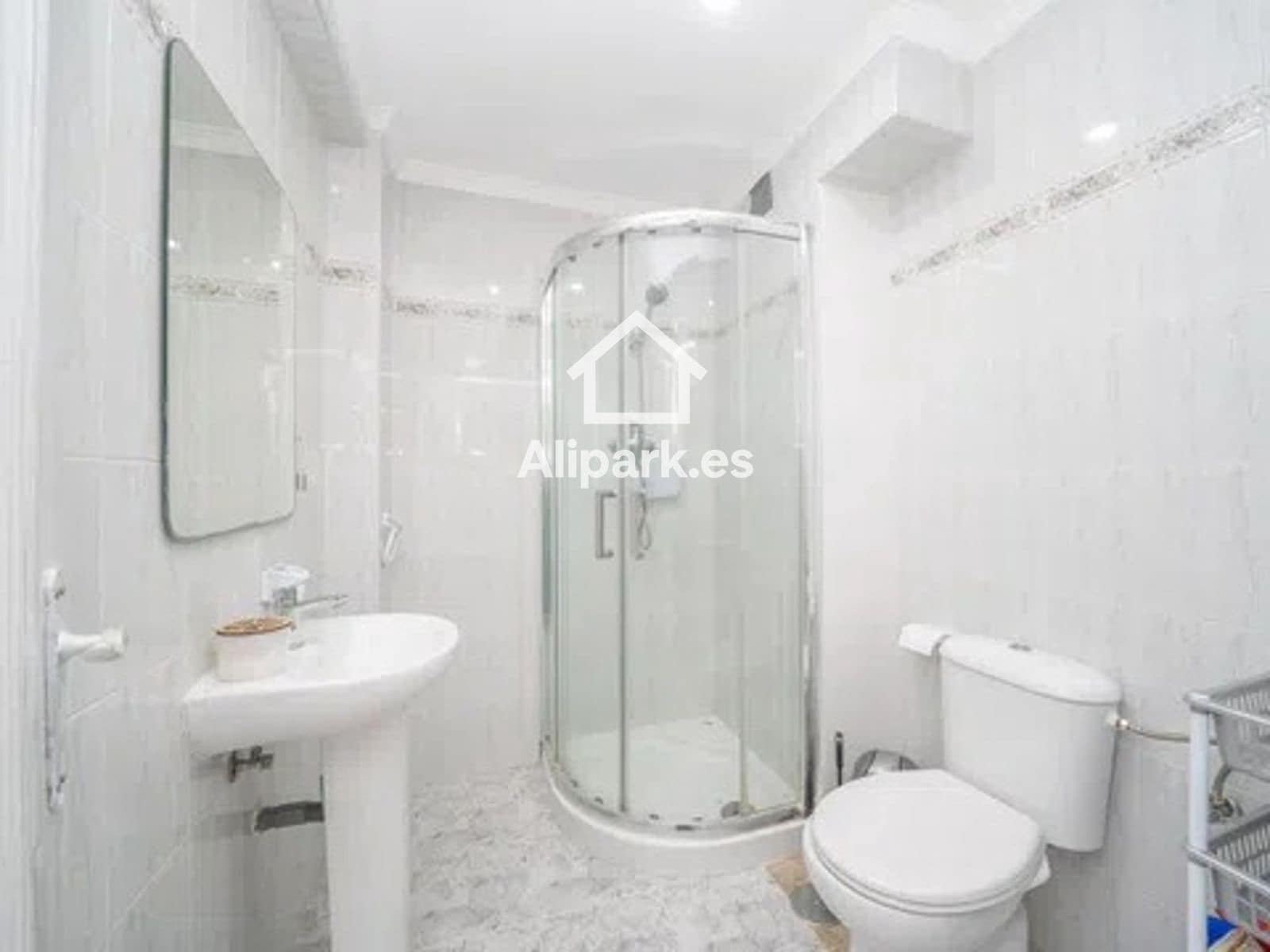 2 bedroom Flat for sale in Alicante / Alacant city - € 250,000 (Ref: 9453322)