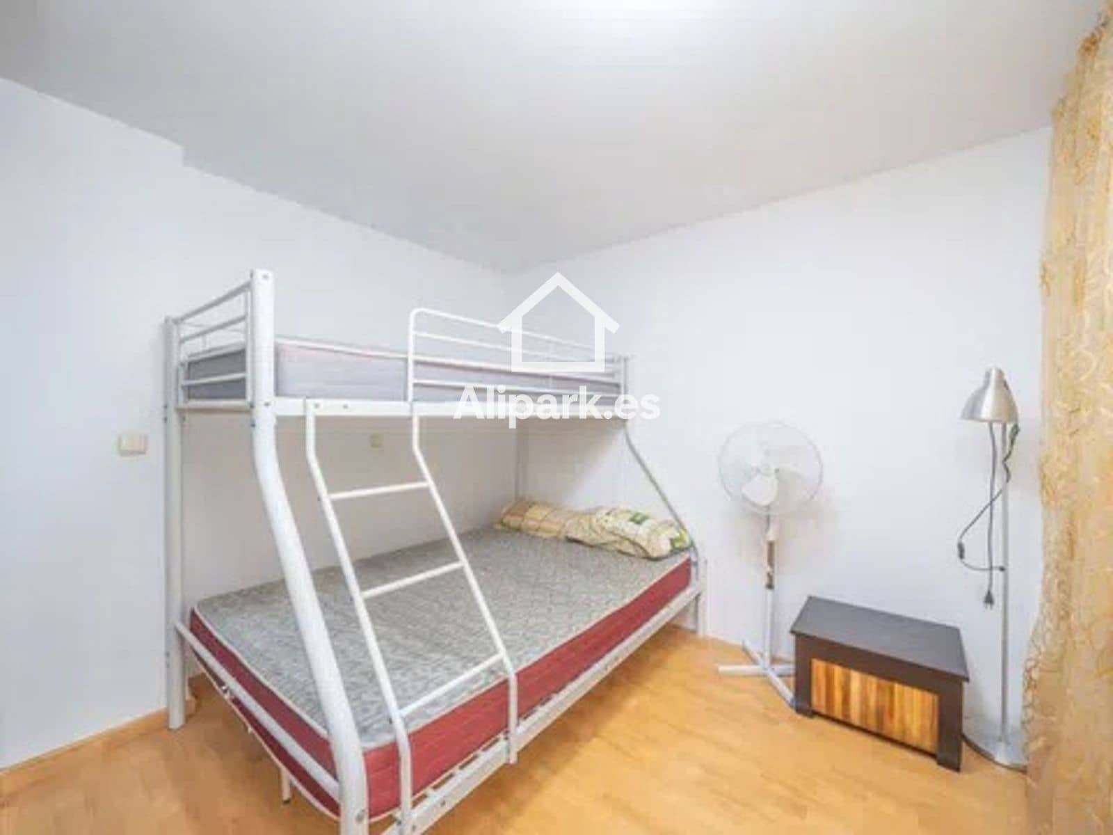 2 bedroom Flat for sale in Alicante / Alacant city - € 250,000 (Ref: 9453322)