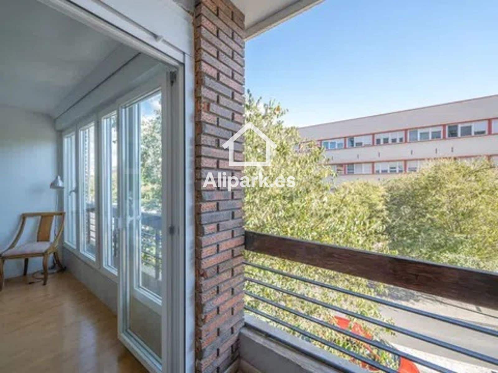 2 bedroom Flat for sale in Alicante / Alacant city - € 250,000 (Ref: 9453322)