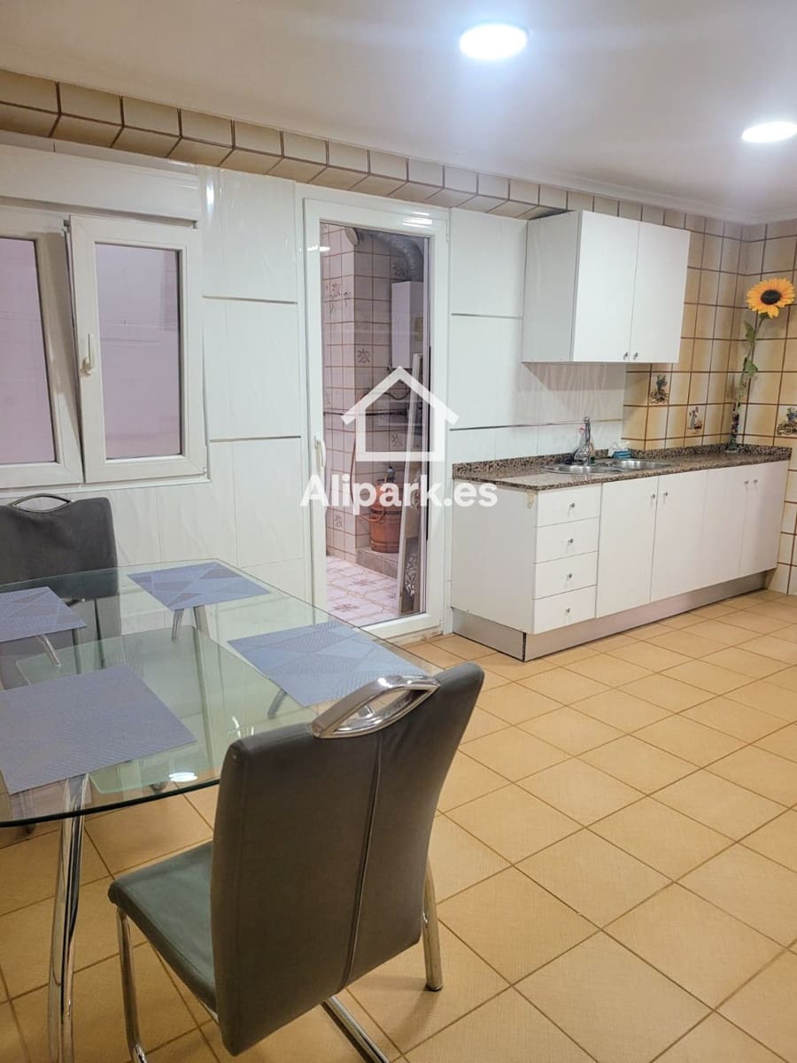 2 bedroom Flat for sale in Alicante / Alacant city - € 250,000 (Ref: 9453324)