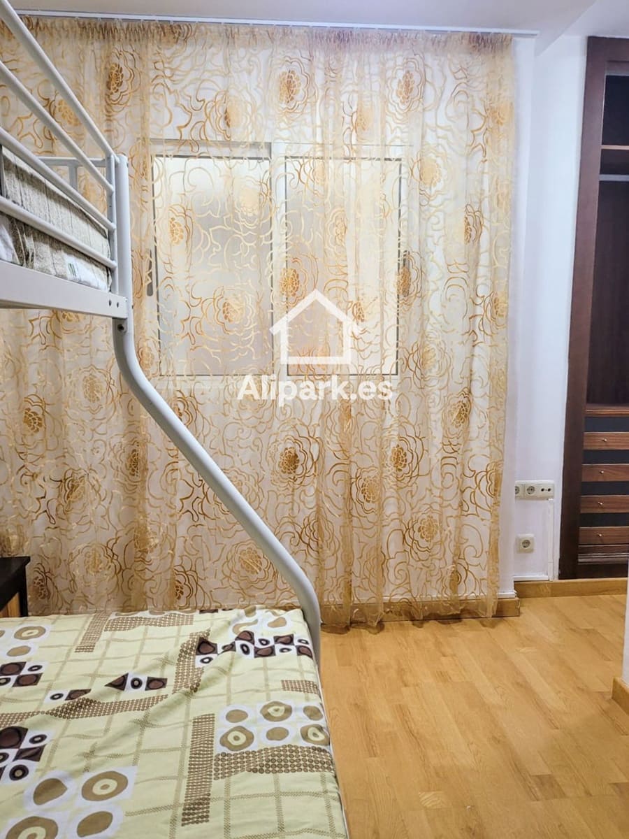 2 bedroom Flat for sale in Alicante / Alacant city - € 250,000 (Ref: 9453324)