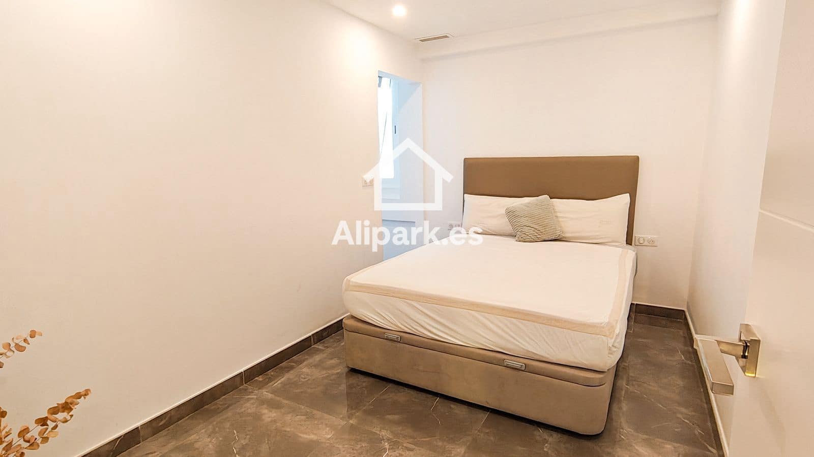 Piso de 3 habitaciones en Alicante / Alacant ciudad en alquiler - 1.750 € (Ref: 9453325)