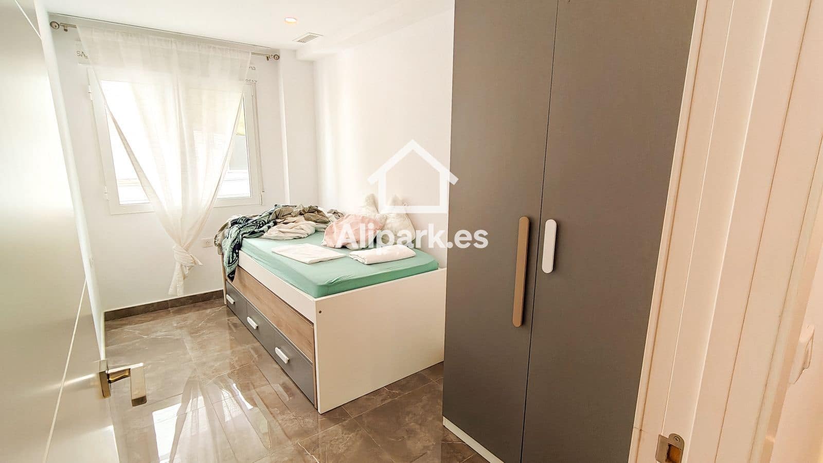 Piso de 3 habitaciones en Alicante / Alacant ciudad en alquiler - 1.750 € (Ref: 9453325)